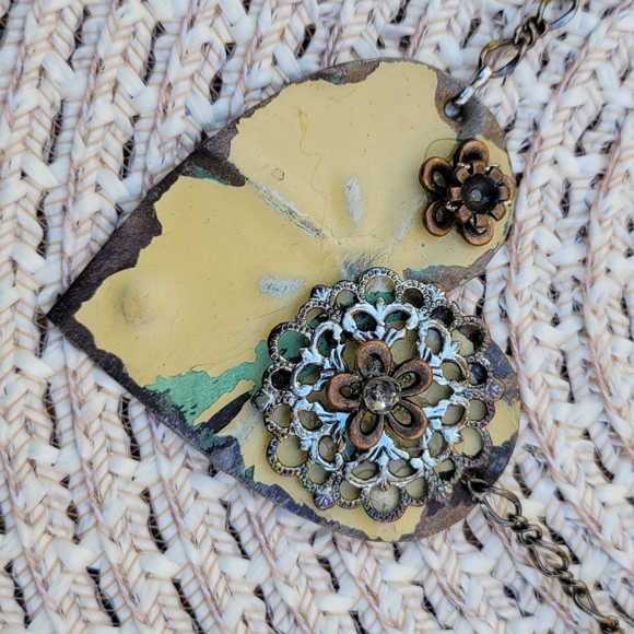 💜HOST PICK💜~🌺EUC~ Shabby Chic Heart Necklace - Picture 7 of 10
